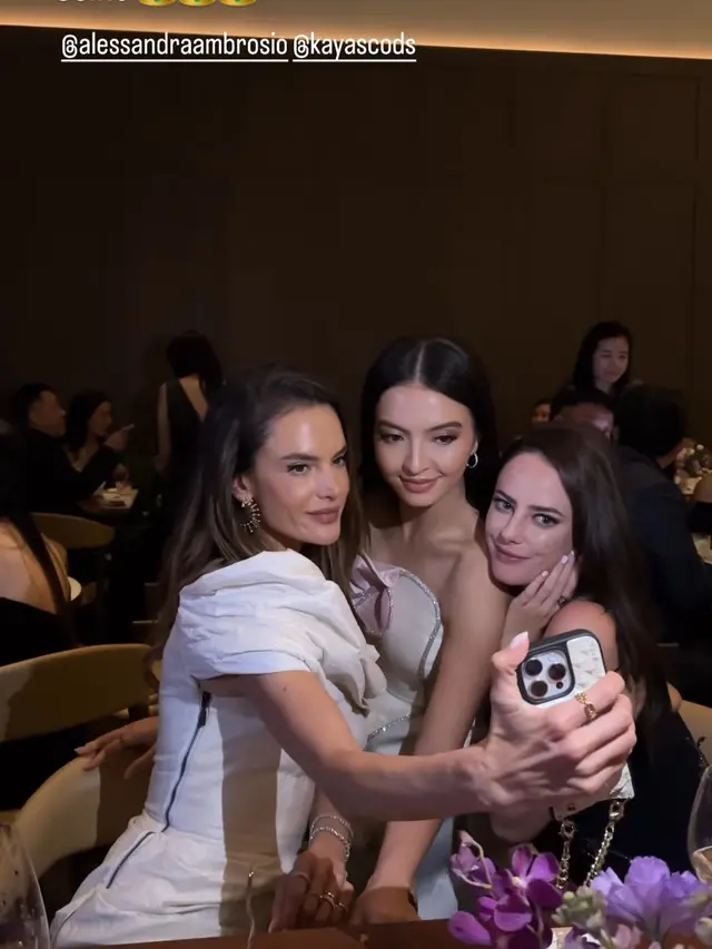 Gaya Menawan Raline Shah Hadiri Acara di Singapura, Terlihat Kompak dengan Alessandra Ambrosio Seperti Bestie