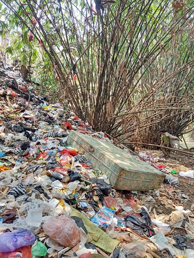 Tim Satuan Tugas Ciliwung menemukan anak Sungai Ciliwung, Sungai Cipakancilan, penuh dengan sampah. (Foto: Sekretaris Tim Satgas Ciliwung Kota Bogor, Een Irawan Saputra)