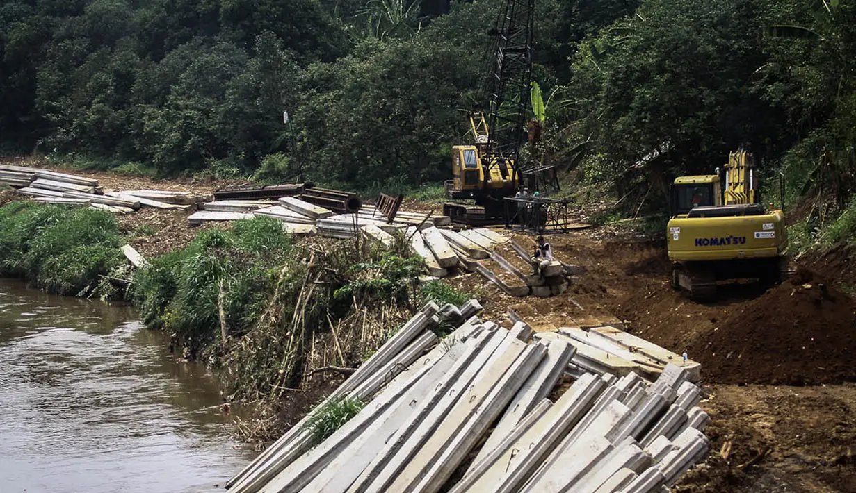 Waktu pengerjaan tersebut diperkirakan selesai dalam waktu 5 bulan, Jakarta. Foto diambil pada Senin (10/11/2014). (Liputan6.com/Faizal Fanani) 