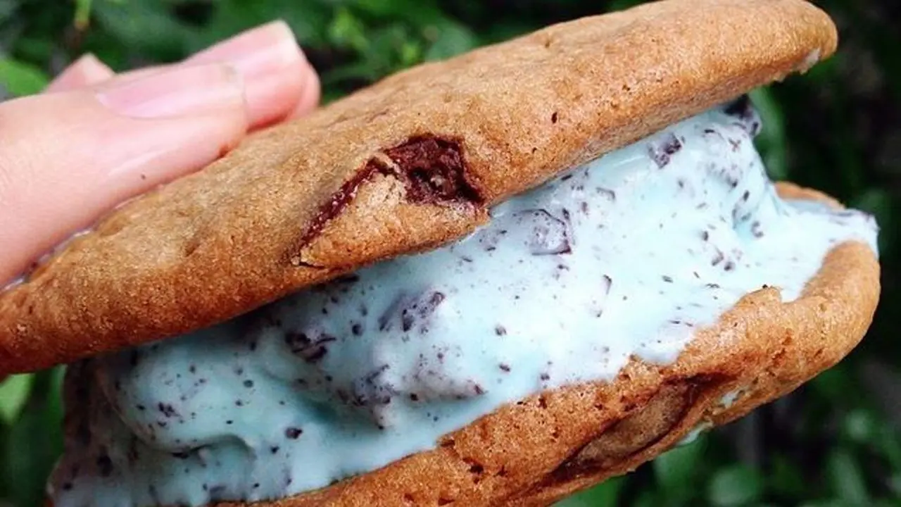 10 Foto Ice Cream Sandwich yang Berpotensi Bikin Ludah Kering