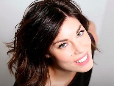 Bianca Atzei adalah pacar mantan pebalap MotooGP, Max Biaggi. (Bola.com/Instagram)