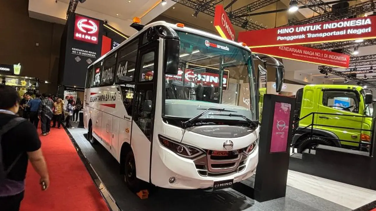 Hino Bawa Bus 4x4 untuk Medan Ekstrem di GIICOMVEC 2026 (Arief A/Liputan6.com)