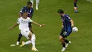 Kylian Mbappe mencetak gol kedua Real Madrid (68') dalam kemenangan 2-0 Los Blancos tersebut. (AP Photo/Darko Vojinovic)