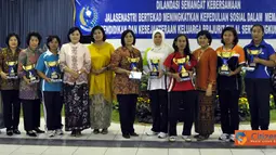 Citizen6, Surabaya: Pada lomba dekorasi Podium juara pertama diraih oleh Jalasenastri Armatim. Selain memberikan penghargaan kepada pemenang lomba podium dan tari, Lilik Soeparno juga memberikan penghargaan kepada pemenang lomba lainnya. (Pengirim: Budi A
