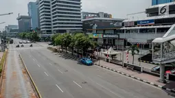 Kondisi lalu lintas di kawasan Jalan Thamrin, Jakarta, Sabtu (1/6/2019). Sejumlah ruas jalan rawan macet di Ibu Kota saat ini terpantau lengang dan lancar. (Liputan6.com/Faizal Fanani)
