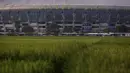Stadion GBLA didesain dengan standar internasional. Salah satu keunggulannya adalah rumput yang digunakan merupakan jenis Zoysia Matrella (Linn) Merr yang termasuk rumput kelas satu sesuai standar FIFA. (Bola.com/Bagaskara Lazuardi)