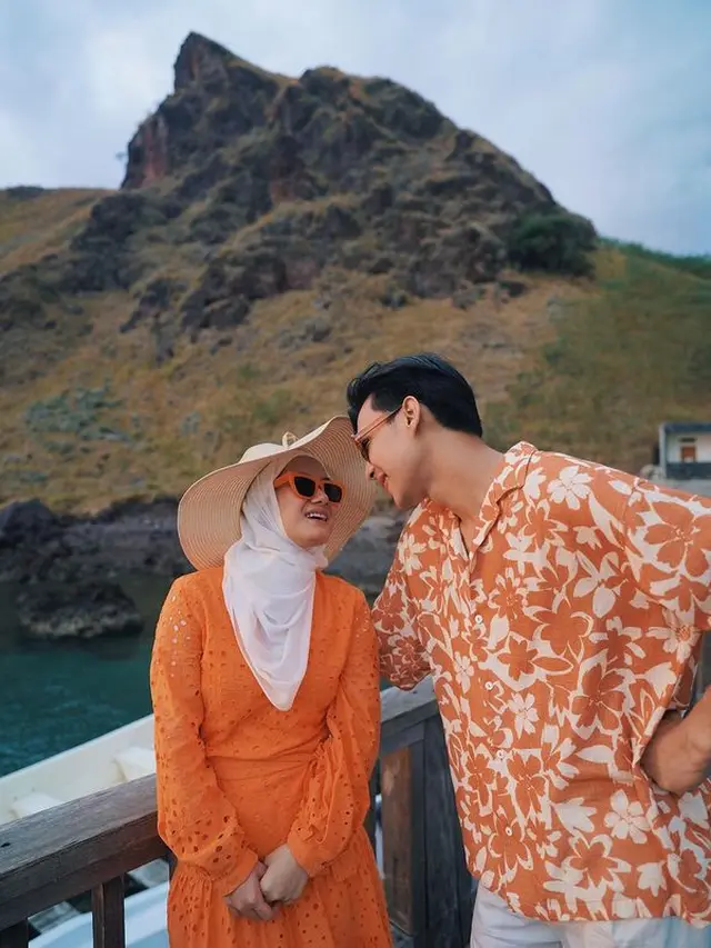 10 Potret Gaya Kompak Dinda Hauw dan Rey Mbayang, Selalu Gunakan Pakaian Couple