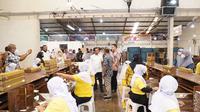 Anggota Komisi XI DPR Mukhamad Misbakhun saat mengunjungi KUD Sumberrejo Unit SKT atau Mitra Produksi Sigaret (MPS) di Sukorejo, Kabupaten Pasuruan, Jawa Timur.