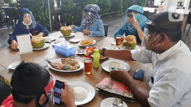 FOTO: Penerapan Protokol Kesehatan Rumah Makan di Tangsel