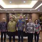 Dalam rangka pengembangan ekonomi dan transformasi digital di Indonesia, Menteri Koordinator Bidang Perekonomian Airlangga Hartarto menerima kedatangan General Manager IBM Asia Pacific Paul Burton di Jakarta, Selasa (21/6/2022). (Sumber: ekon.go.id)