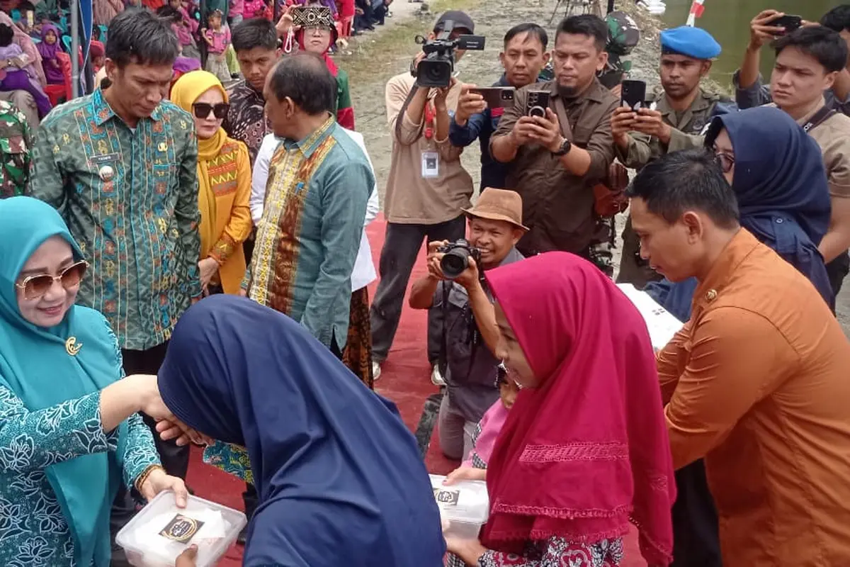 Pemberian makan bergizi gratis di Kolaka Utara, Kamis (3/12024).
