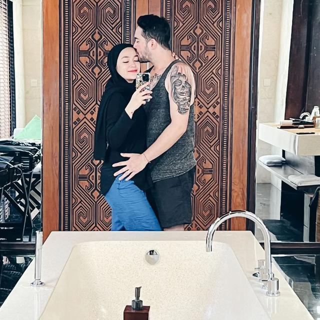 6 Potret Liburan Aryani Fitriana dan Donny Michael Bareng Anak, Lepas Penat