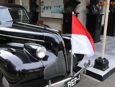 Buick 8 Limited-8 menjadi mobil pertama yang resmi menjadi tunggangan Presiden Soekarno. Awalnya mobil ini ditemukan di salah satu bekas kantor saat kedudukan Jepang. Jadi mobil pertama RI 1 bukan hasil membeli melainkan rampasan sisa Jepang dan sebagai simbol bahwa Indonesia sudah merdeka. Mobil ini ditenagai mesin 5.247cc dengan body dan sasis yang tangguh. (Source: otosia.com)