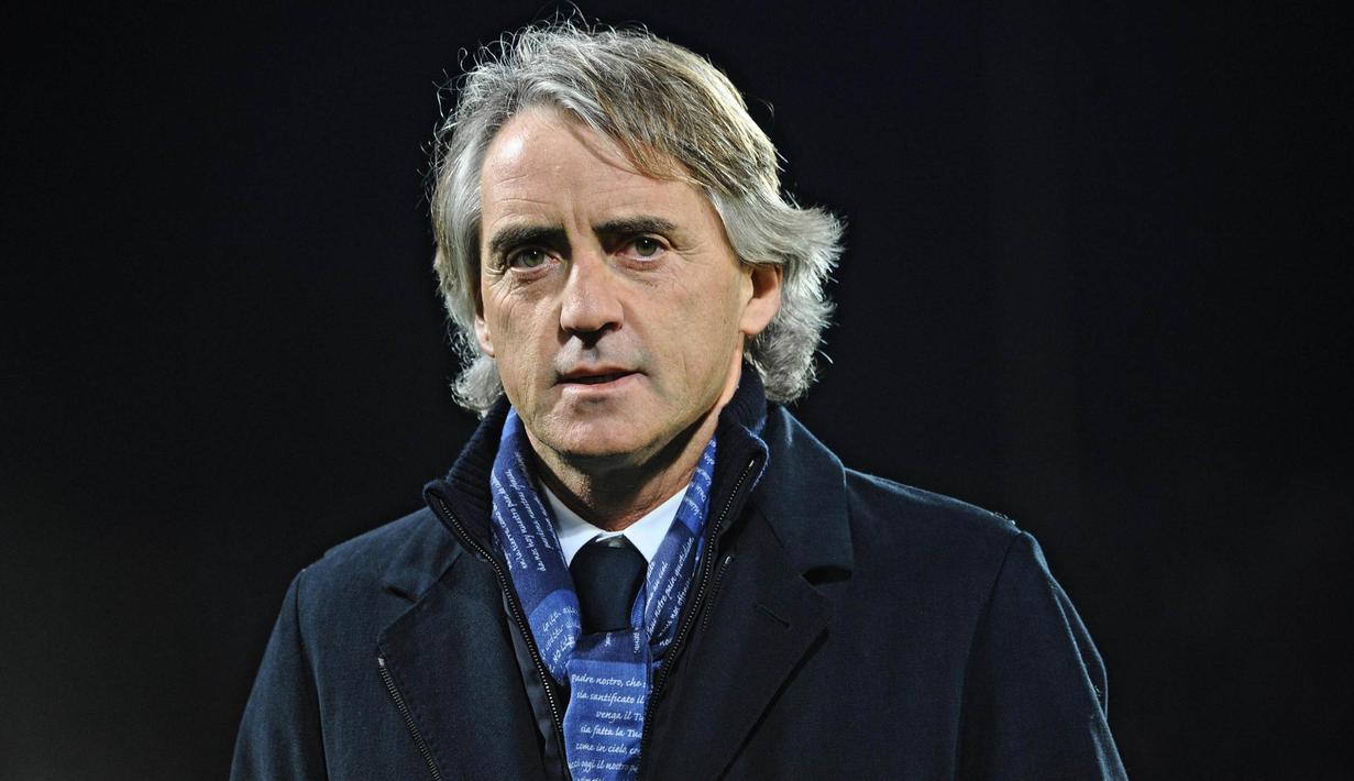 1. Roberto Mancini - Sejumlah rumah taruhan menjagokan mantan pelatih Inter Milan ini akan menjadi suksesor Claudio Ranieri. Dengan pengalaman membesut Manchester City, dirinya diyakini akan cepat adaptasi. (EPA/Maurizio Degl' Innocenti)