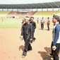 Bupati Purwakarta Dedi Mulyadi pimpin aksi bersih-bersih di Stadion si Jalak Harupat (Istimewa/Liputan6.com)