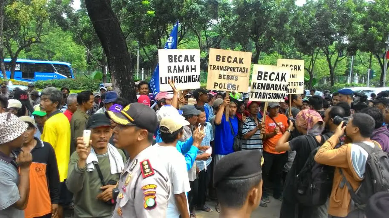 20160128-Kantor Ahok-'Diserbu'-Ratusan Tukang Becak-Jakarta