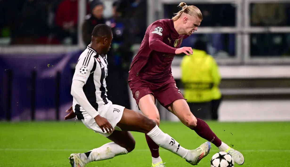 Hingga babak pertama usai, kedua tim—Juventus dan Manchester City—sama-sama kesulitan mencetak gol. (Marco BERTORELLO/AFP)