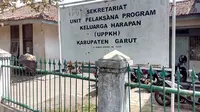 Seorang pendamping Program Keluarga Harapan (PKH) diduga menyunat dana bantuan untuk warga miskin dan jual beli Kartu Keluarga Sejahtera di Kabupaten Garut, Jawa Barat. (Liputan6.com/Jayadi Supriadin)