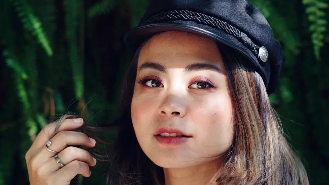 Alodita dengan riasan yang memukau