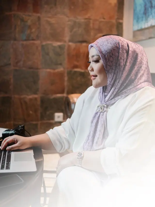 Andya Kartika merilis mukena seri Nusantara Purak Barik.