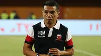 Rasiman, pelatih sementara Madura United pengganti Dejan Antonic. (Bola.com/Aditya Wany)