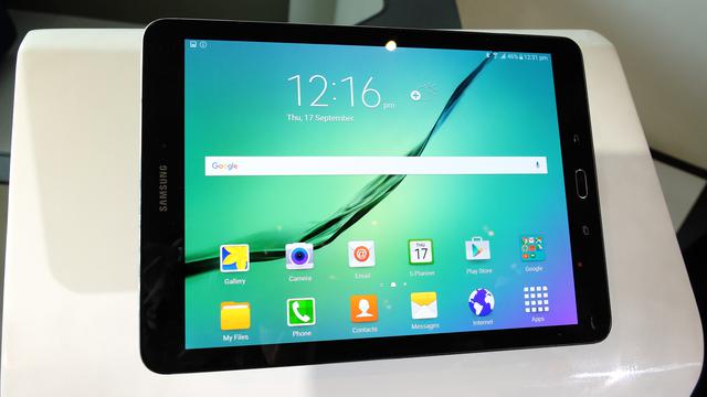 Seberapa Ringan Samsung Galaxy Tab S2 Saat Digenggam Tekno Liputan6 Com