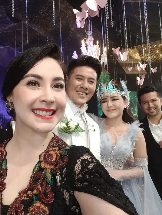 FOTO: Jadi Istri Pejabat, Ini Pesona Arumi Bachsin Tampil Anggun dengan