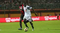 Karl Max Danny Barthelemy seleksi di Madura United. (Bola.com/Aditya Wany)