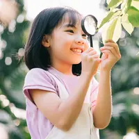 Kecerdasan naturalistik pada anak juga dapat dikembangkan sedari kecil/copyright shuttershock/TimeImage Production