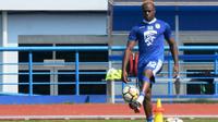 Bek Persib Bandung, Victor Igbonefo. (Bola.com/Muhammad Ginanjar)