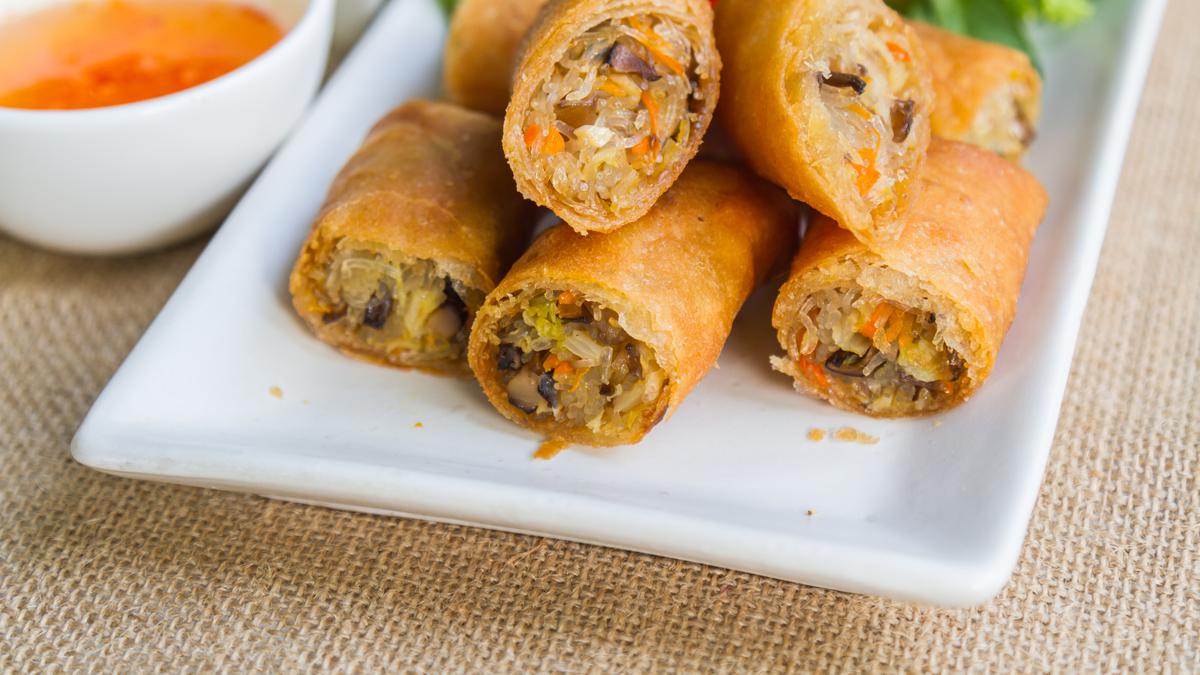 Cara Membuat Spring Roll Renyah dan Garing untuk Camilan Pesta