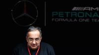 CEO Ferrari, Sergio Marchionne, mengklaim Tim Kuda Jingkrak sudah mulai kembali ditakuti sang rival Mercedes setelah bangkit pada F1 2017. (Bola.com/Twitter/FoxSportsF1)