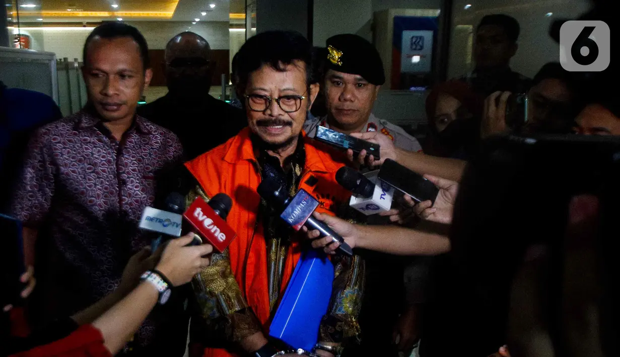 Kuasa hukum SYL, Djamaludin Koedoeboen mengatakan bahwa dalam pemeriksaan kali ini keterangan SYL dikonfrontasi dengan saksi lain. Dia menyebut ada sekitar enam sampai tujuh orang yang dikonfrontasi. (Liputan6.com/Herman Zakharia)