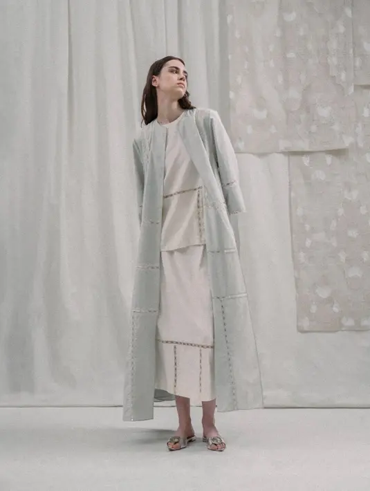 Koleksi Ramadan 2024 milik SAPTO DJOJOKARTIKO menjadi terdepan dalam menghadirkan setiap design yang spesial dan limited. Berbagai pilihan dress, atasan, bawahan dan outer tersedia dalam koleksi ini untuk dapat dipadupadankan oleh pemakai dengan dijadikan statement dan layering looks pada Acara soirées ataupun buka puasa bersama pada masa Ramadan yang akan datang. [Sapto Djojokartiko]