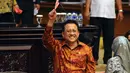 Irman Gusman mengangkat tangan menunjukkan surat suara pemilihan Ketua DPD RI 2014-2019 di Kompleks Parlemen gedung Nusantara V, Jakarta, (Liputan6.com/Helmi Fithriansyah)