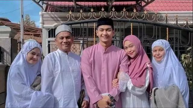 Jarang Tersorot, Ini 6 Momen Kebersamaan Teuku Ryan Suami Ria Ricis dan