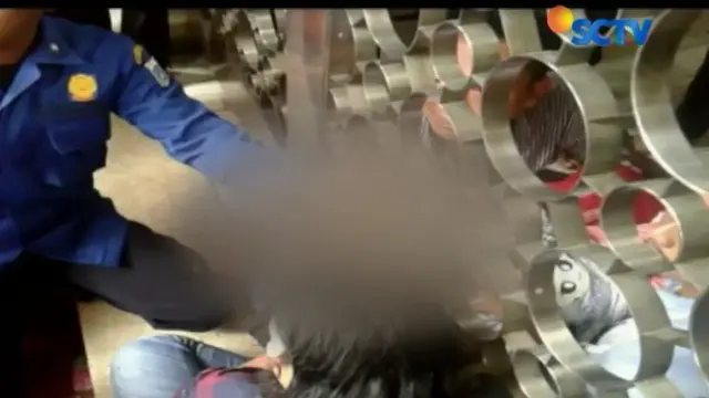 Bermain saat Orang Tua Salat, Bocah Ini Terjepit di Pagar Istiqlal
