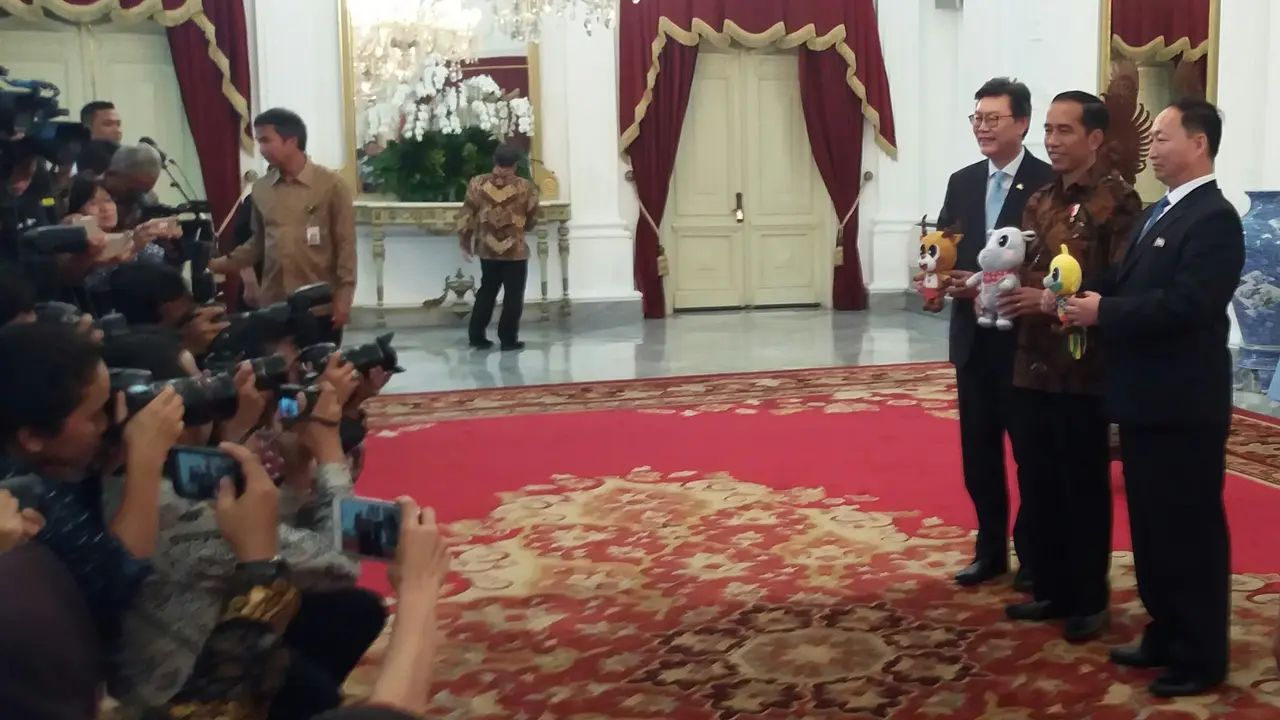 Jokowi bertemu Duta besar Korea Utara dan Korea Selatan di Istana Negara
