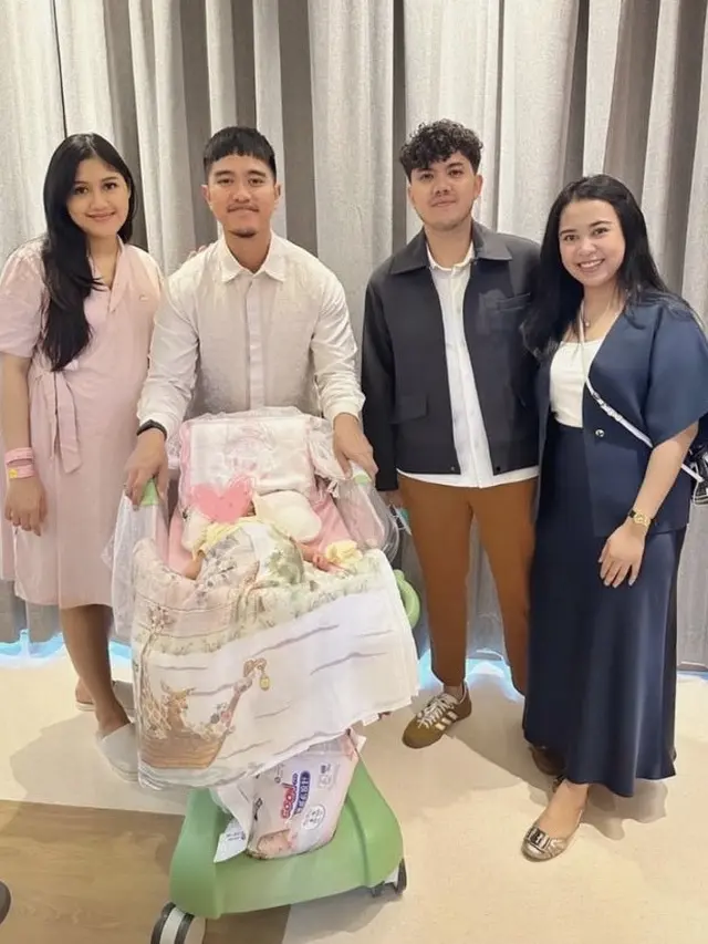 Tampilan perdana Erina Gudono pasca melahirkan. [@ollatisya]