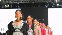 Kolaborasi Tities Sapoetra x Avgal menyuguhkan koleksi bertajuk "Sisa" yang merupakan cerminan dari fesyen berkelanjutan di JF3 2022. (dok. JF3)