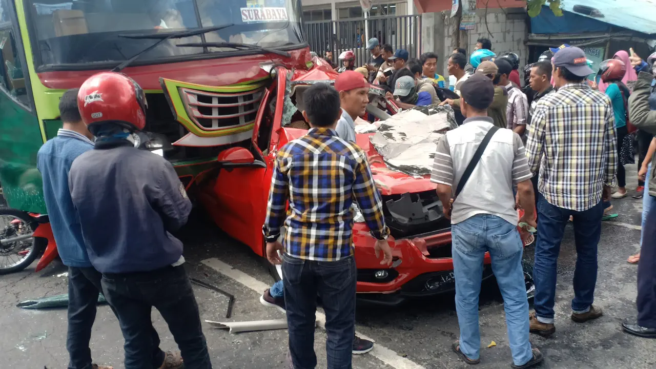Kecelakaan beruntun di Jombang