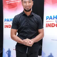 Pria bernama lengkap Marcellius Kirana Hamonangan Siahaan itu mengaku menikmati dua peran tersebut. Bagi dia, yang terpenting adalah bermusik tanpa peduli di mana pun wadahnya. (Galih W. Satria/Bintang.com)