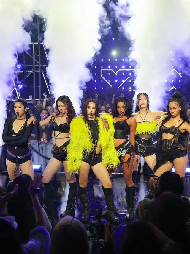 Menang Perdana di MTV VMA 2025, Gaya Edgy KATSEYE Jadi Sorotan