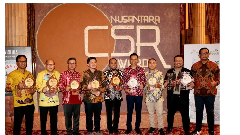 Direktur Utama PT PLN (Persero) Darmawan Prasodjo dinobatkan sebagai Pemimpin Transformasi Bisnis Berkelanjutan dalam ajang Nusantara Corporate Social Responsibility (CSR) Awards 2024