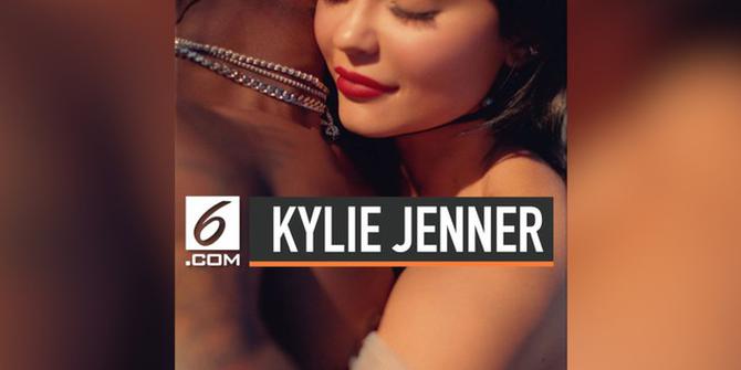 VIDEO: Tepis Putus, Kylie Jenner Unggah Foto Mesra Bareng Travis Scott