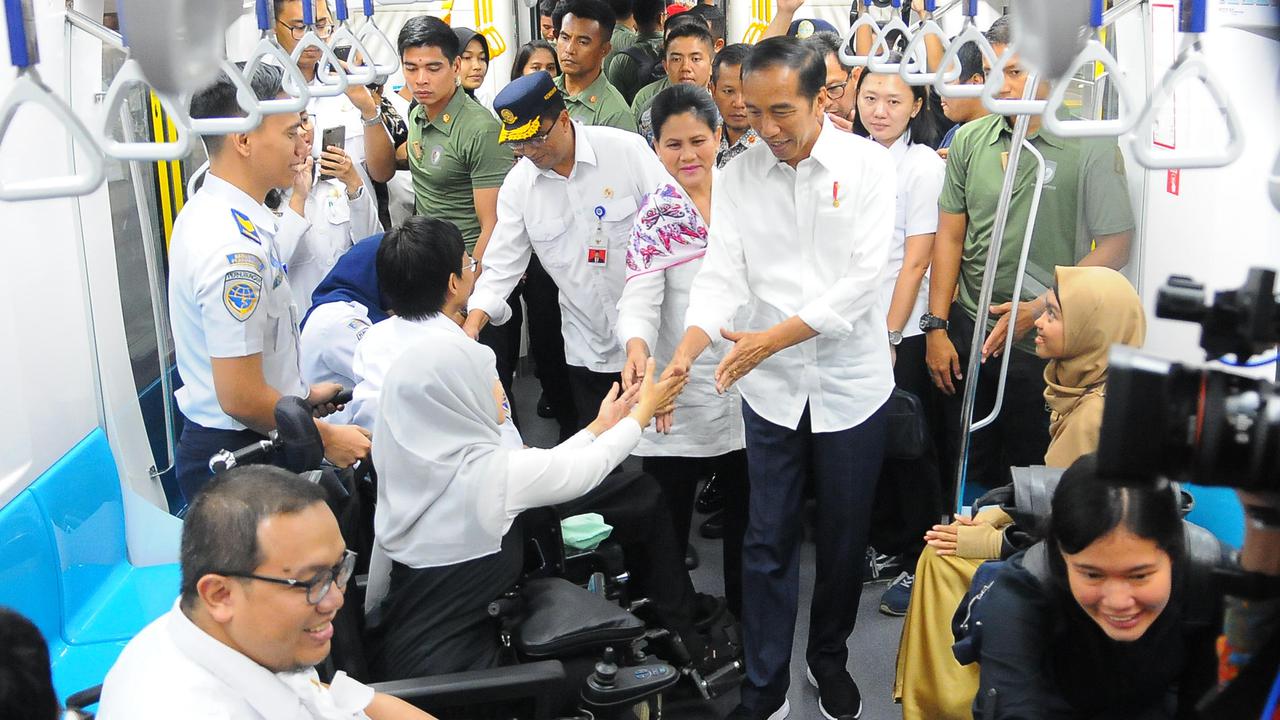 Jokowi Naik MRT Bersama Chelsea Islan dan Disabilitas