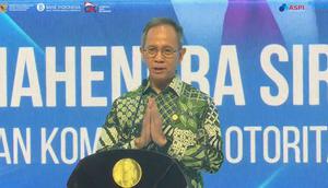 Ketua Dewan Komisioner Otoritas Jasa Keuangan (OJK), Mahendra Siregar, mengusulkan kepada pemerintah agar pelaksanaan program hapus buku dan hapus tagih di bank-bank Himbara diberlakukan kembali. (Liputan6.com/Tira Santia)