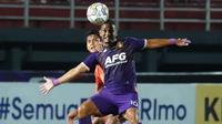 Penyerang Persik Kediri, Renan Silva, saat menghadapi Borneo FC dalam laga pekan ke-21 BRI Liga 1 2022/2023 di Stadion Segiri Samarinda, Senin (30/1/2023). (Bola.com/Gatot Sumitro)
