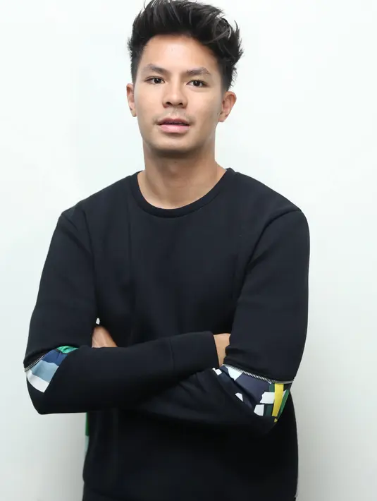 Fero, ia menjelaskan, bahwa hubungan dengan Kartika Putri hanya sebatas teman, maka dari itu Fero Walandauw langsung meluruskan kabar tersebut. (Andy Masela/Bintang.com)