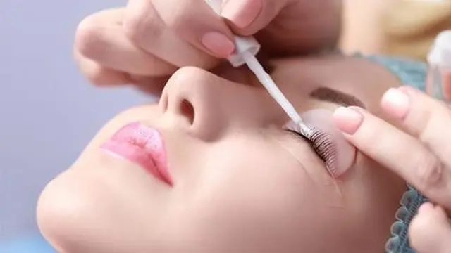 Oleskan perekat dalam jumlah minimum